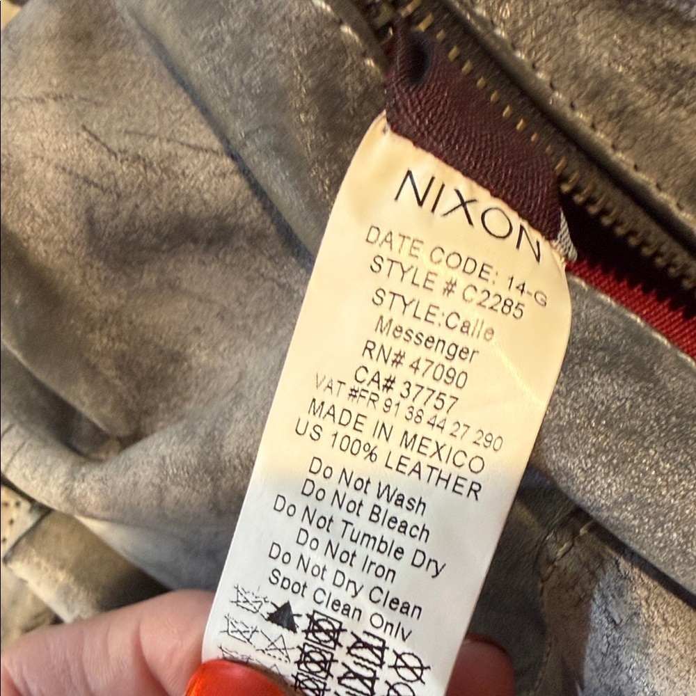 Nixon Calle Messenger Bag II 100% US Hide Leather Messenger Bag NWOT - Picture 10 of 11